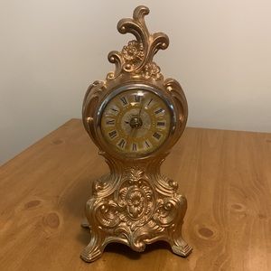 Vintage united metal good clock in working condition